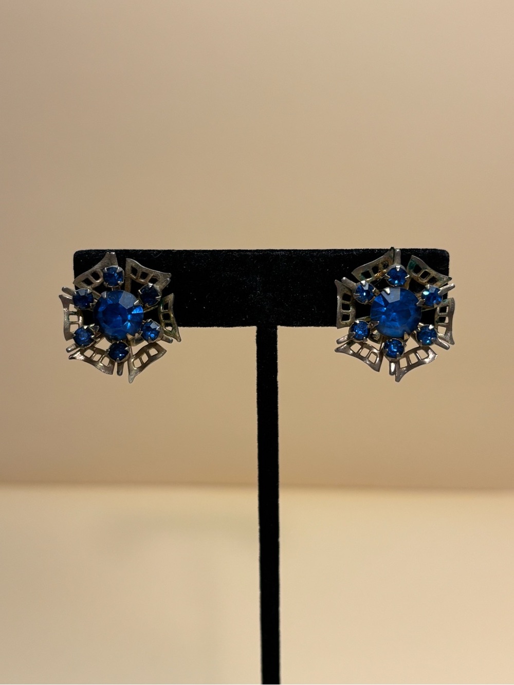 Barclay Vintage Gold-Tone Starburst Blue Crystal Clip Earrings 7/8”